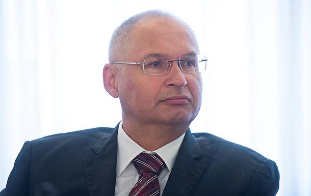 Депутат подаде оставка заради откраднат сандвич