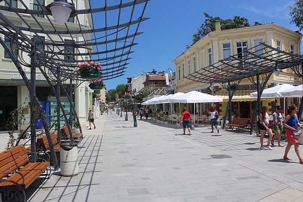 Сцената на ул.\