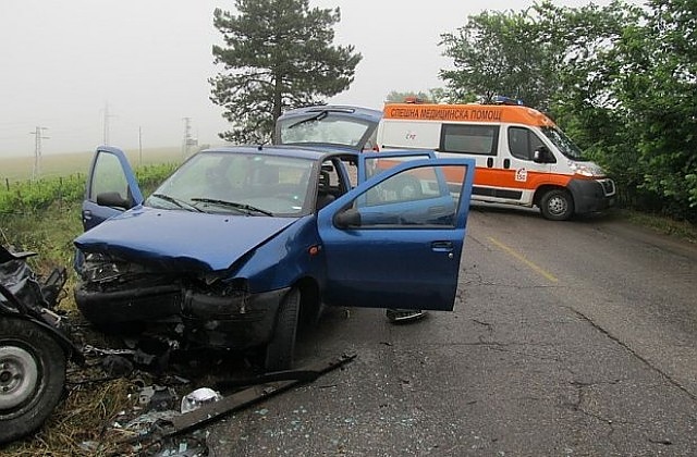 Възрастен мъж претрепа с колата си 7-годишната си внучка и жена си в Руенско