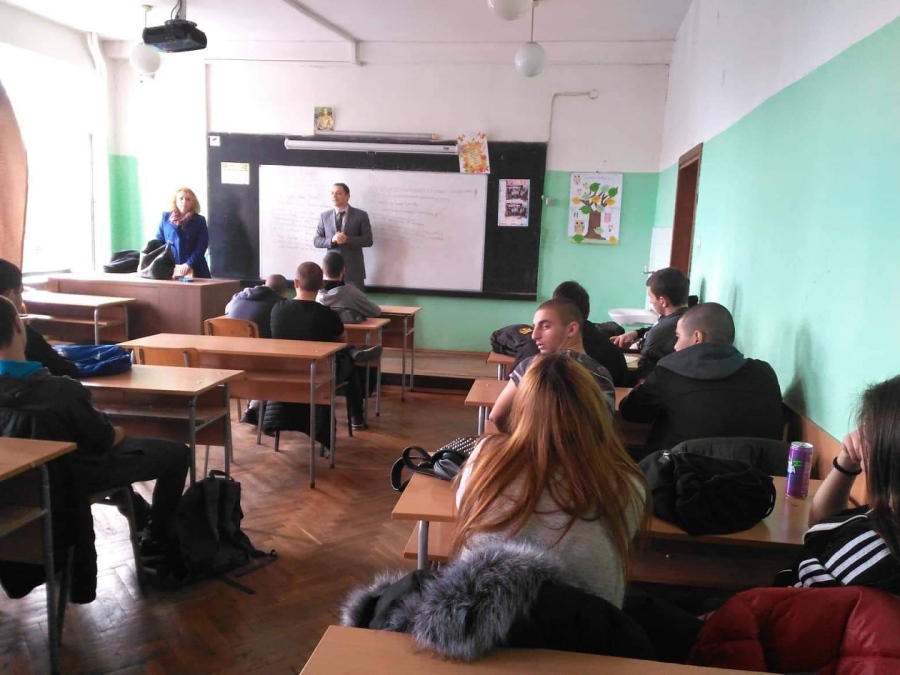 След като чества патронния празник, Гимназията по туризъм в Бургас не спира да организира нови мероприятия и да мотивира учениците си