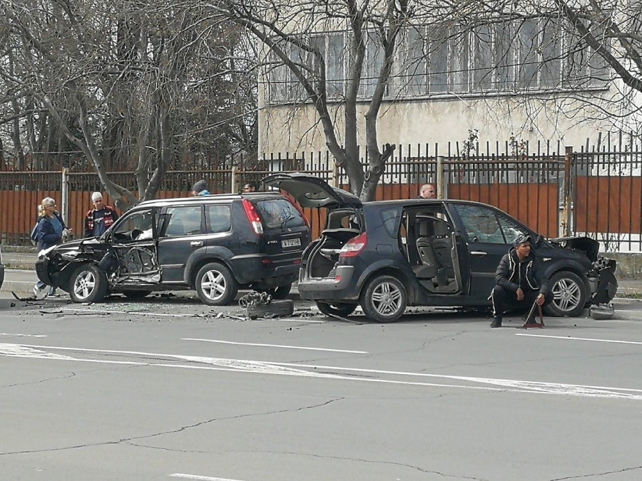 Зрелищна катастрофа в бургаския кв. \