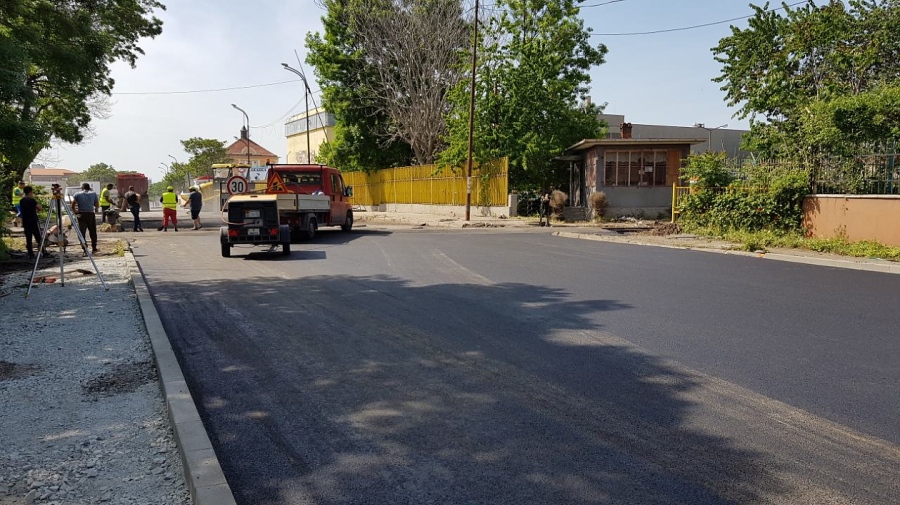 Неизползваемите железопътни релси по ул. \