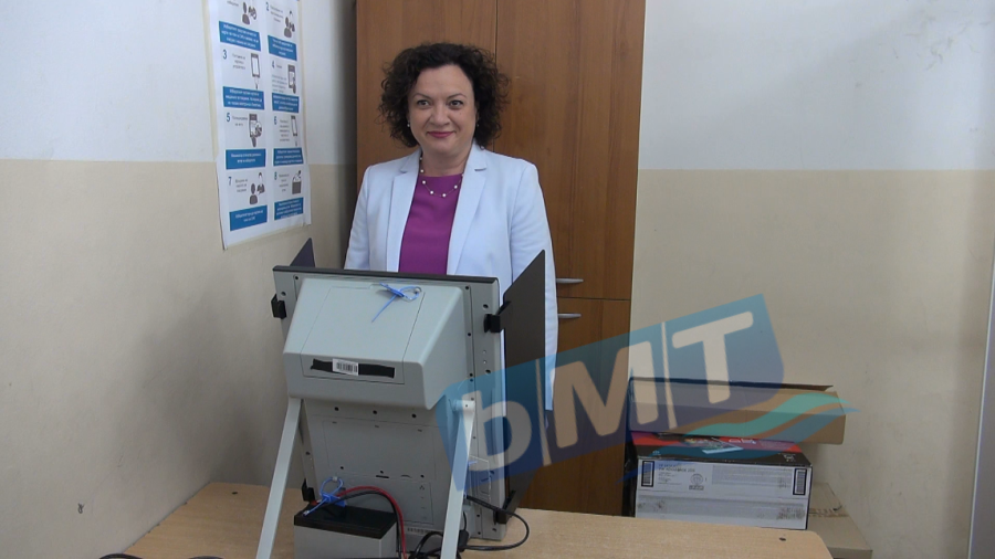 Кандидатът за евродепутат Ивелина Василева избра ековота, гласува машинно (ВИДЕО)