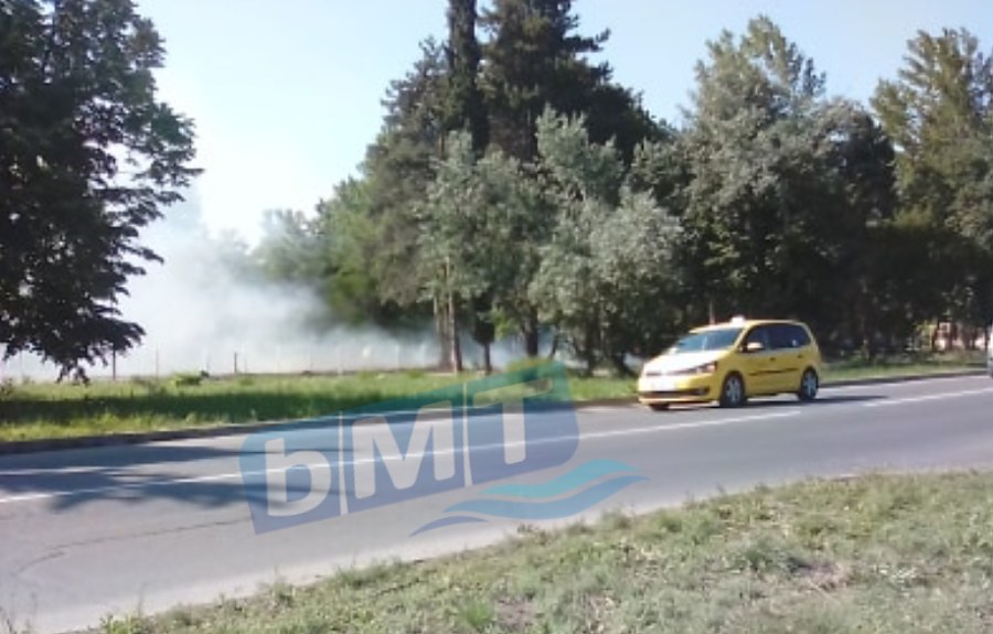 Голям пожар между два хотела в Слънчев бряг, огънят обхвана и автомобил (СНИМКА)