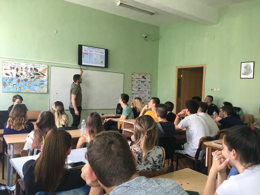 Обучават бургаски ученици как да работят с мобилно приложение за спасяване на човешкия живот