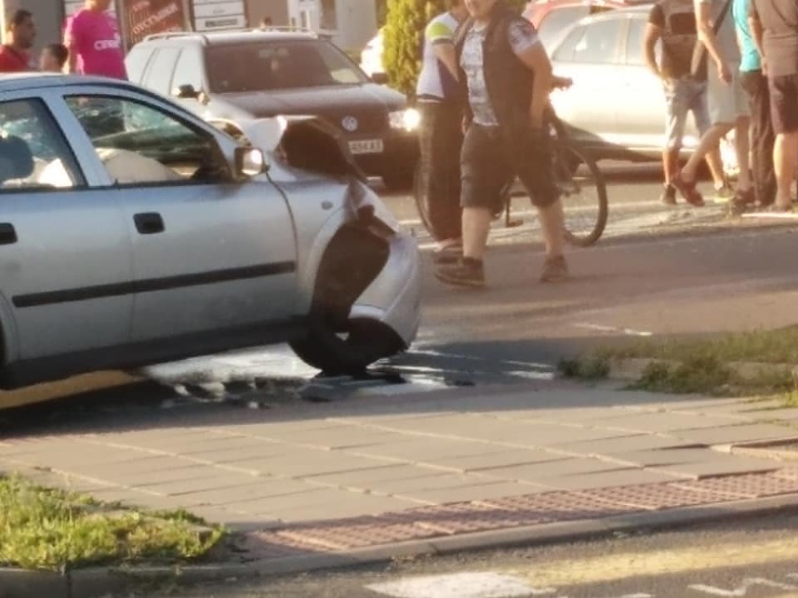 Тежка катастрофа на кръстовище в бургаския ж.к. \