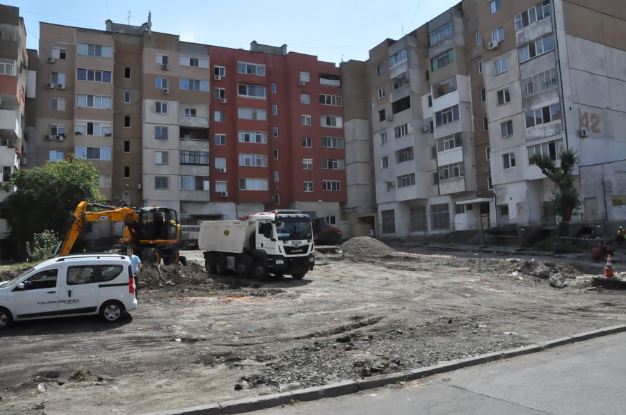 Общината строи нов паркинг зад бл. 42-43 в к-с „Братя Миладинови“