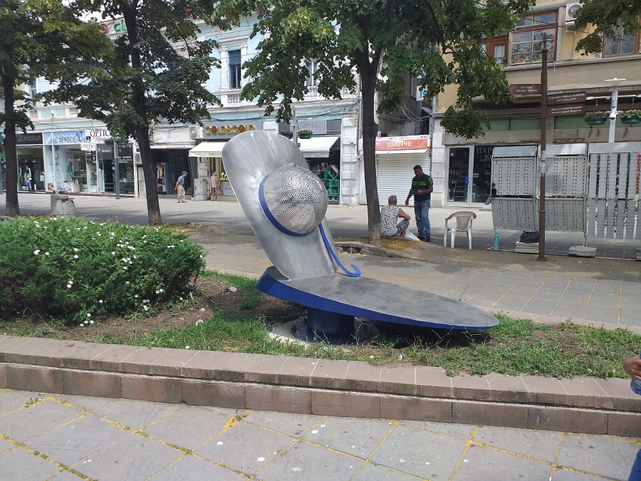 Пет уникални скулптури красят модерния Бургас, вижте \