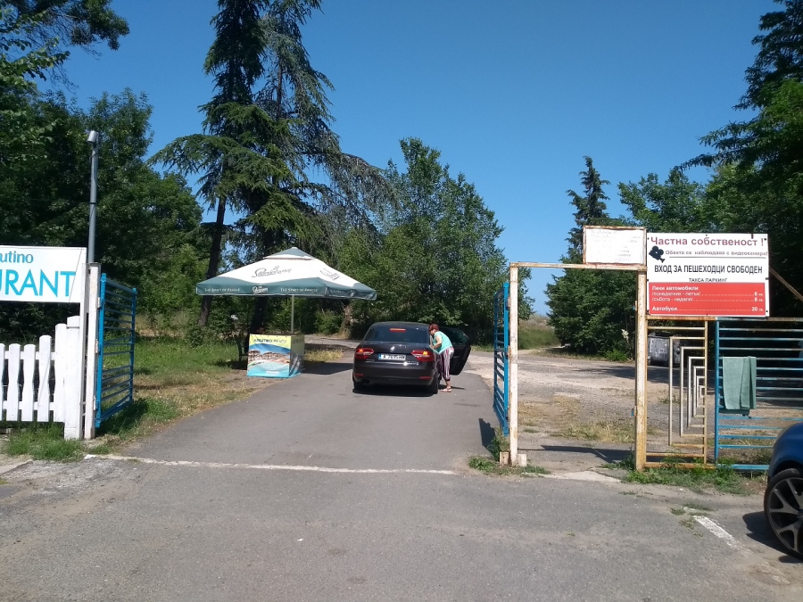 Прокуратурата в Бургас нахока кмета на Приморско: Незабавно да се премахне незаконната бариера до плаж \