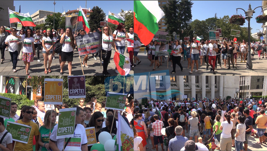 Огромен протест в Бургас! Стотици скандираха в центъра: \