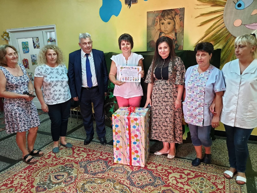 Дарение в Сунгурларе! Детската градина в Сунгурларе получи нова система за караоке