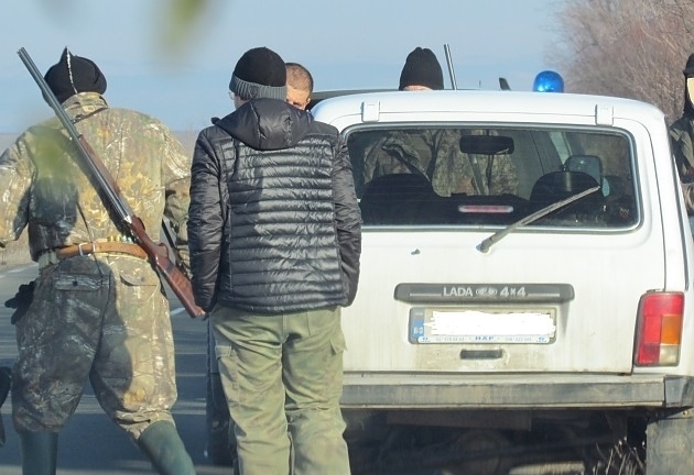 Бургаската полиция залови двама мъже с цял арсенал боеприпаси и глава на диво прасе