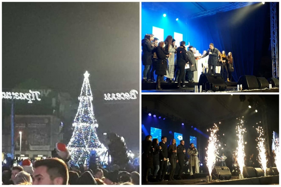 Уникално! Грейна коледната елха в Бургас