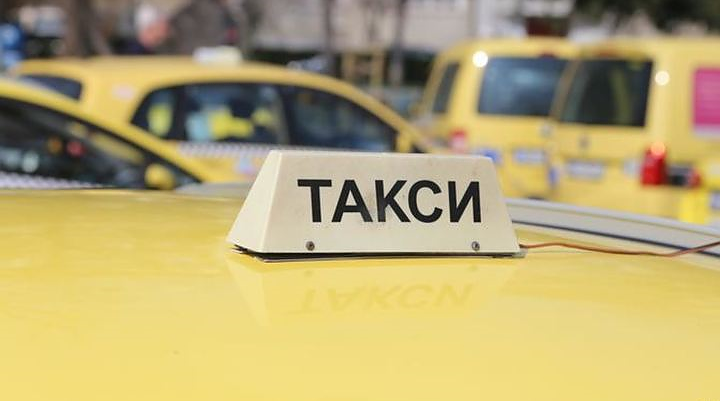 Бургаските таксиджии искат повече стоянки, тоалетни до тях и представител в комисията по транспорт
