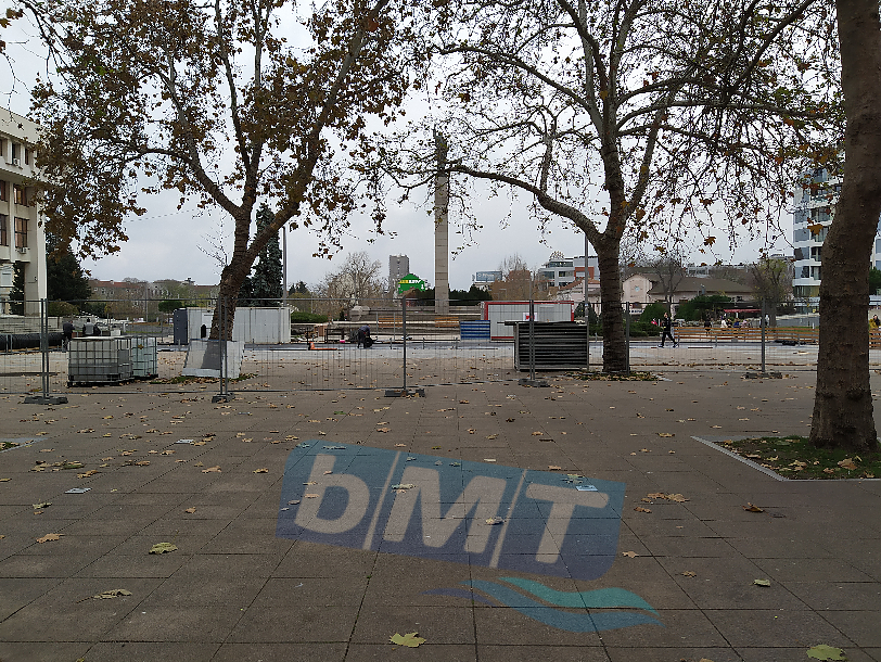 Ура! Започна монтажът на Ледената пързалка в Бургас (СНИМКИ)