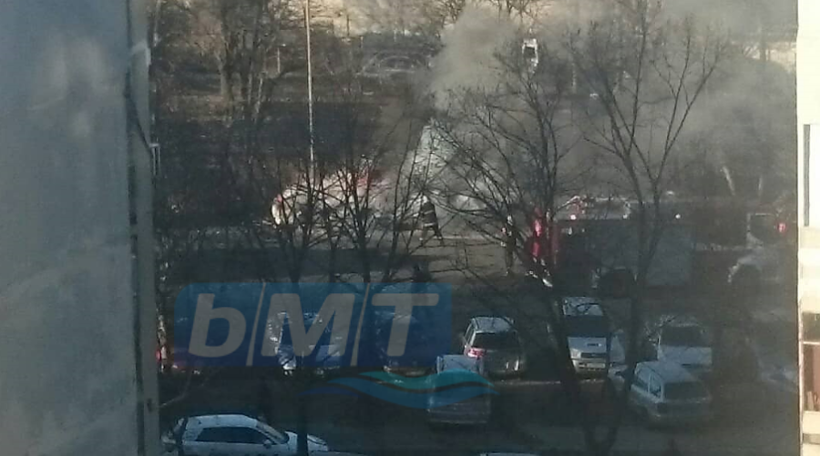 Извънредно! Каравана избухна в пламъци в бургаския ж.к. „Меден рудник“ (СНИМКИ)