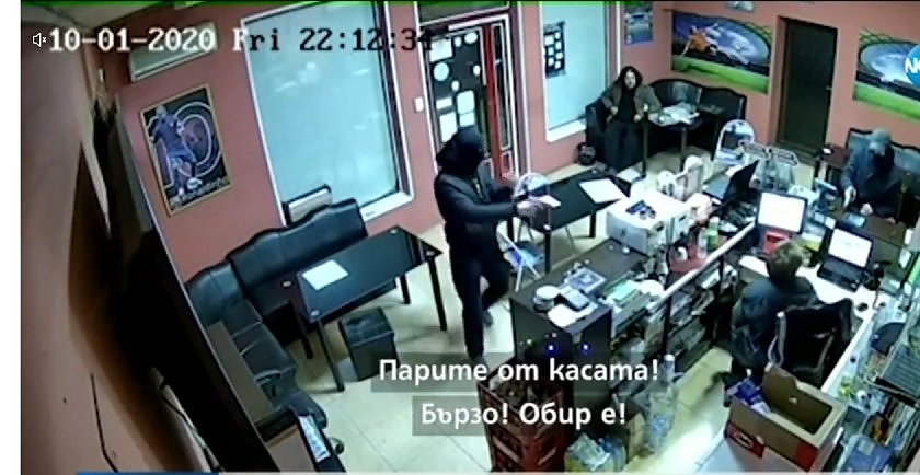Почти обир: Двама маскирани нахълтаха в пункт за залоз и в Русе