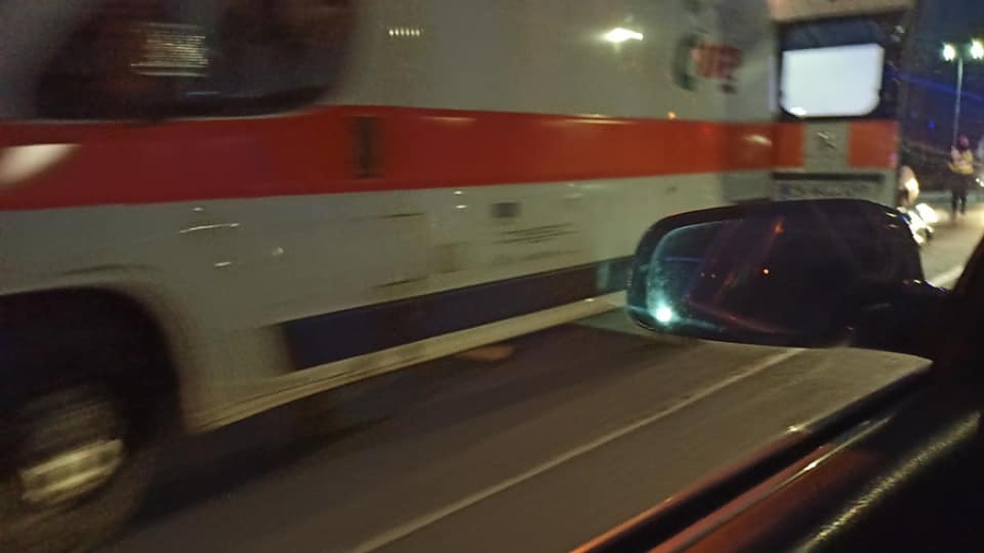 Извънредно! Автомобил помете жена на пешеходна пътека край кръговото на \