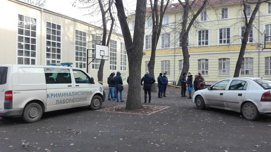 Ученик в девети клас се самоуби в двора на Английската гимназия