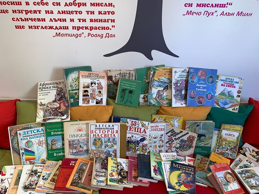 Продължава кампанията за насърчаване на четенето „Дари книга – подари знание“ на Центъра за млади таланти в Бургас