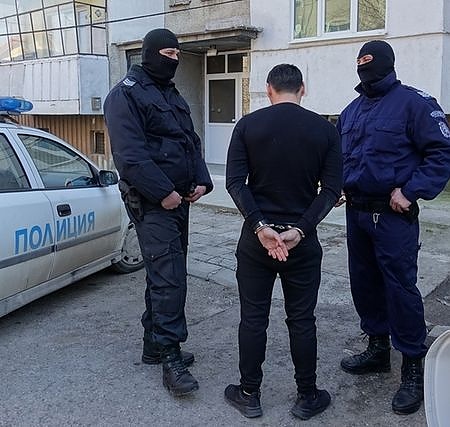 Бургазлията Янко е мъжът от ж.к. „Меден рудник“, задържан много с наркотици и боеприпаси