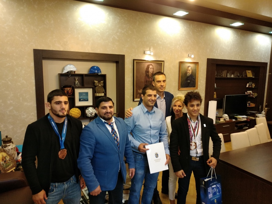 Бургас посреща своята гордост Едмонд Назарян утре