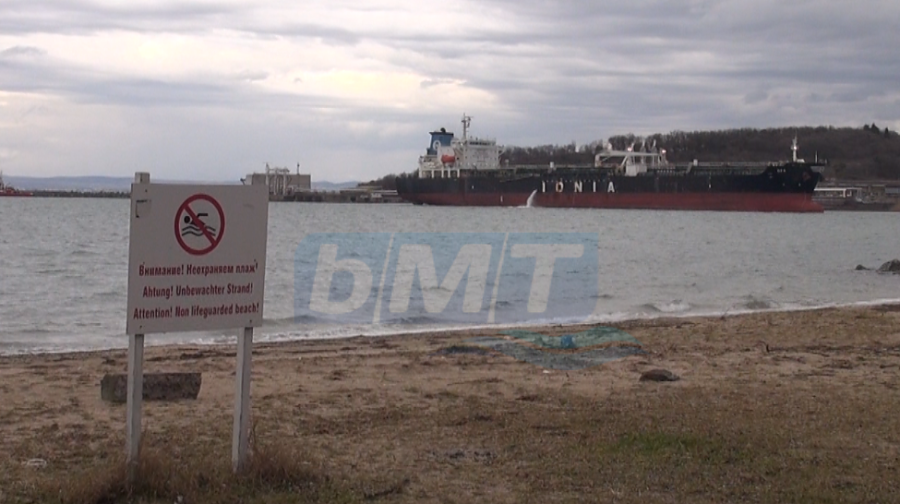 Вижте кораба от Италия, който е под карантина на бургаското пристанище заради коронавируса (ВИДЕО)