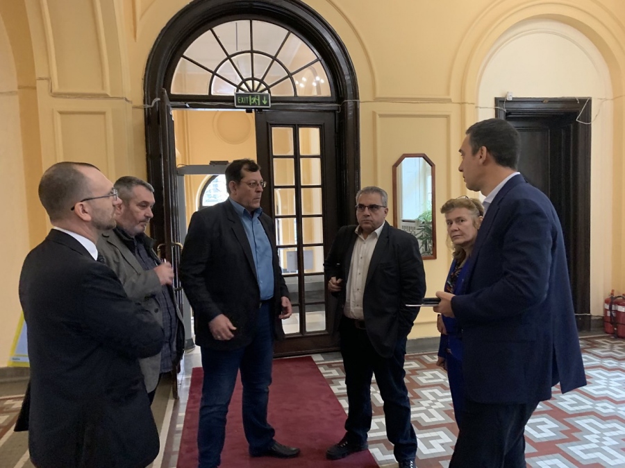Здравни власти, кметове и полиция на спешна среща в Бургас заради коронавируса