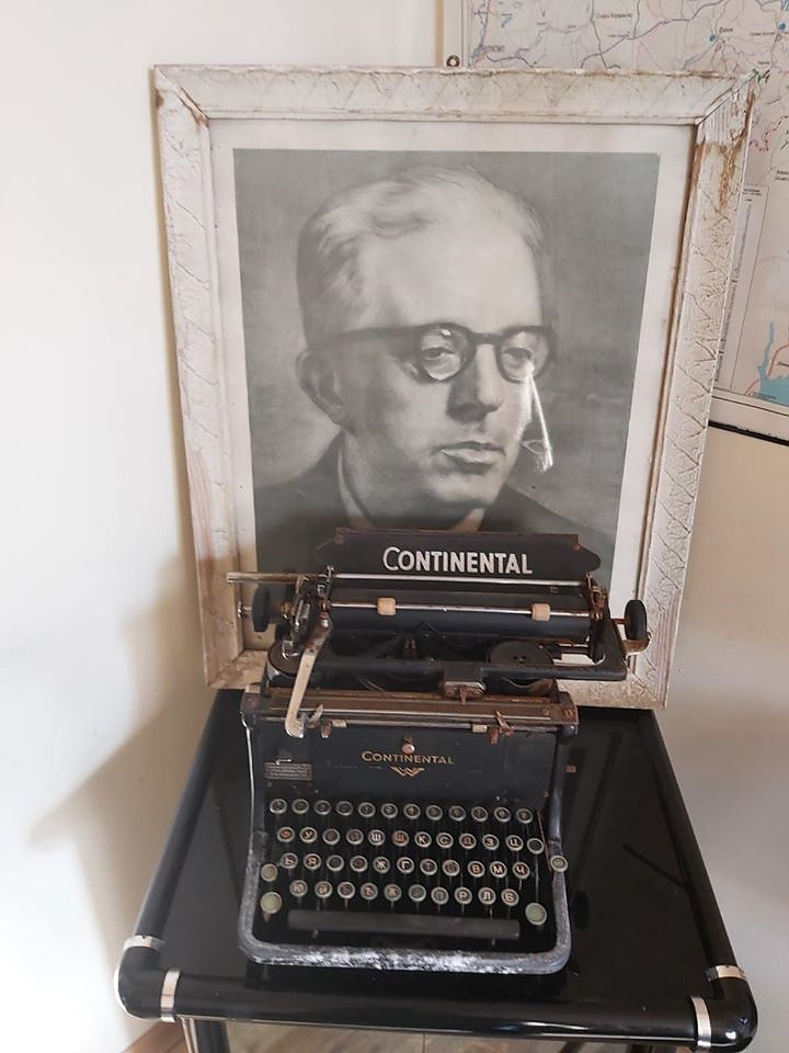 Пишещата машина на Димитър Димов, на която е написал първия си роман, изникна в Бургас