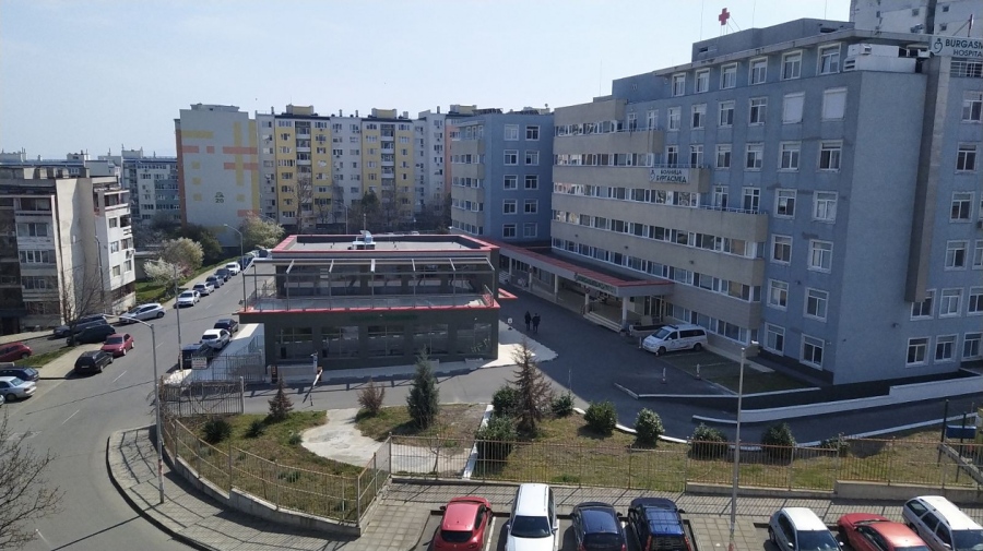 Извънредно! Oтделение в бургаска болница под карантина, лекар с положителна проба за COVID-19 (ОБНОВЕНА)