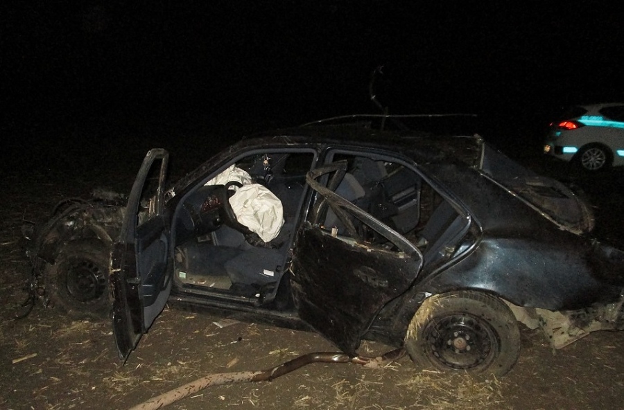 Пиян задигна автомобил, катастрофира зрелищно край Бургас и се скри в храстите
