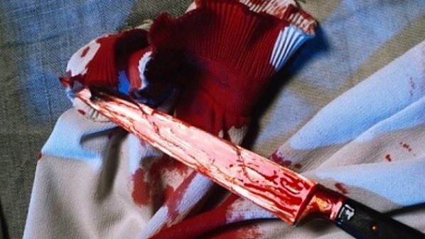 Кървав екшън в Бургас: 37-годишен мъж бе намушкан с нож от гаджето на бившата си