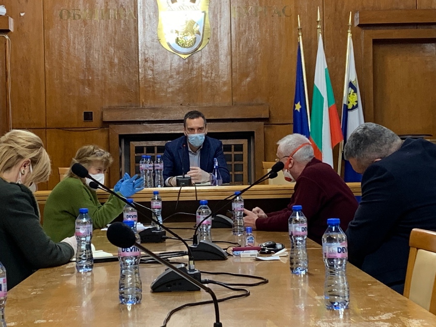 Мъж от Бургас и жена от Несебър са последните с COVID-19 в региона, ето какво е състоянието им