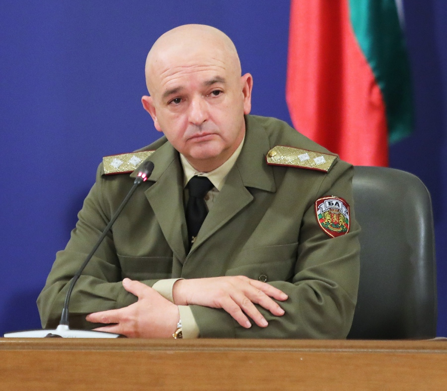 Бургаски ученик е заразен с коронавирус, нов смъртен случай у нас!