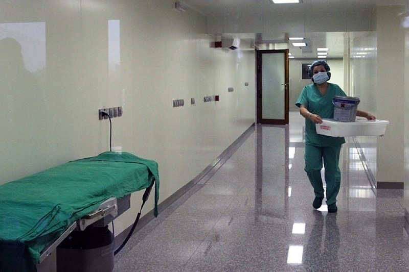 Още един пациент с коронавирус почина у нас, случите на COVID-19 в Бургас са 25