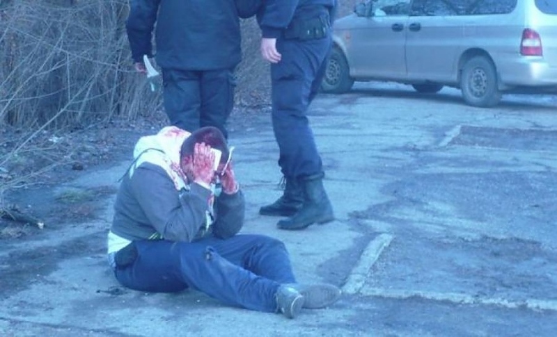 Див екшън в Свети влас! Трима едва не убиха с гребло криминално проявен в дома му