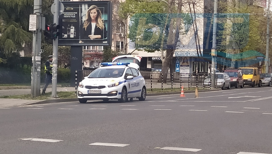 „БМВ“ помете жена на пешеходна пътека в центъра на Бургас (СНИМКИ)