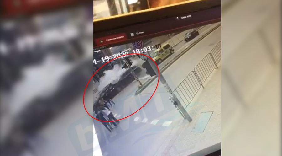 Зрелищно видео показва жестоката катастрофа с Милен Цветков, на косъм да загинат пешеходци!