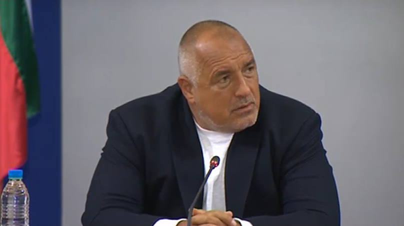 Официално! Пускат заведенията на открито, но при строги правила