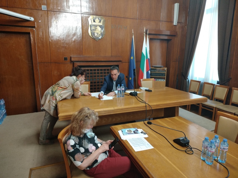 Започва сезонът за бране на череши в Бургаско: Работници от други градове са потенциални носители на COVID-19