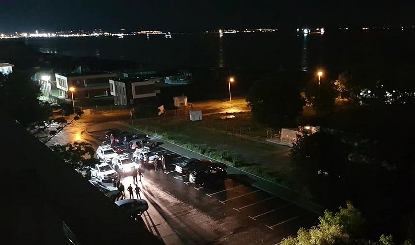 Зрелищен екшън в Крайморие! Полицията разтури абитуриентски купон след масов бой (СНИМКИ)