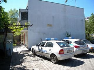 Бургаски тийнеджъри се вживяха на гангстери: Вилняха по таваните на полицейски патрулки и показваха средни пръсти