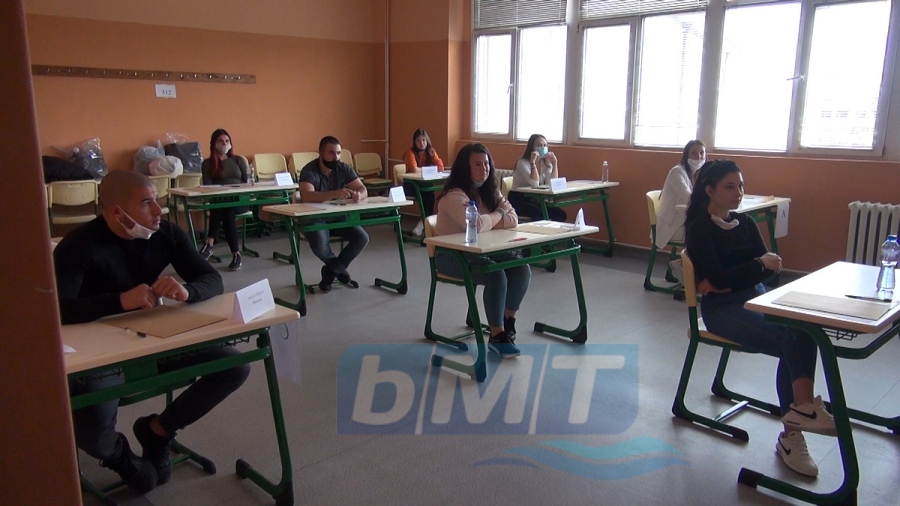 Тази година зрелостниците писаха по \