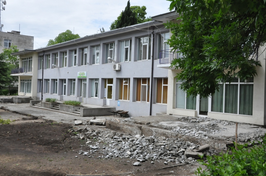 Обновяват двора на детска градина „Раковина“
