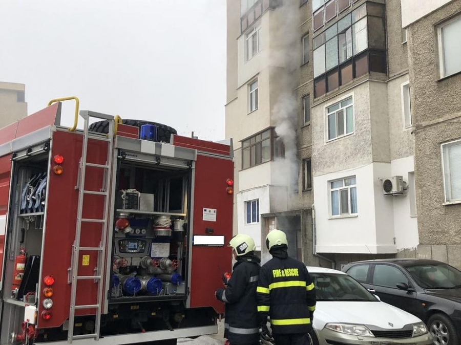 Див екшън в ж.к. „Меден рудник“! Евакуираха блок заради сигнал за пожар, мъж нападна полицаи и пожарникари