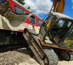 Багер предизвика катастрофа с бързия влак Варна-София, преди гара Синдел