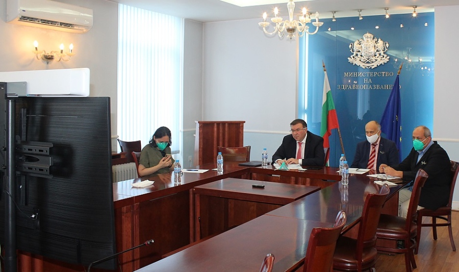 Министър Ангелов: Работещите на първа линия трябва да знаят, че Министерството на здравеопазването стои зад тях