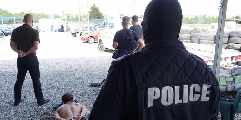Акция на полицията в Поморие! Натръшкаха четирима с наркотици