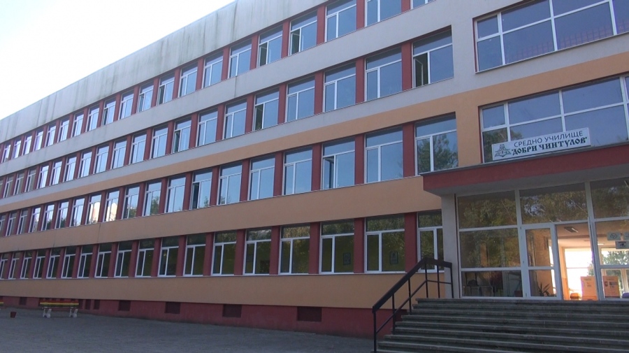 Цял клас е под карантина и в Английската гимназия в Бургас заради ученик с COVID-19