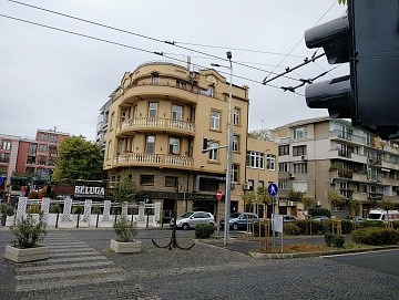 Важно! От днес до Гъбката се пресича на светофар
